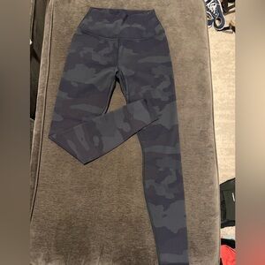 ALO Yoga Gray Camouflage Leggings